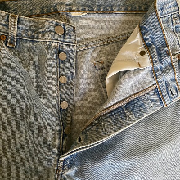 Levi's Men's Light Wash 501 Jeans 36x30 - Picture 9 of 16